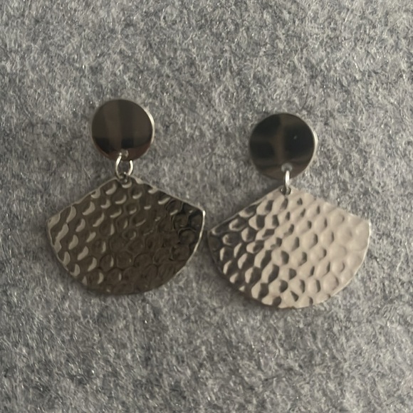 Sale today only! Silver tone fashion pierced earrings. - Picture 2 of 4